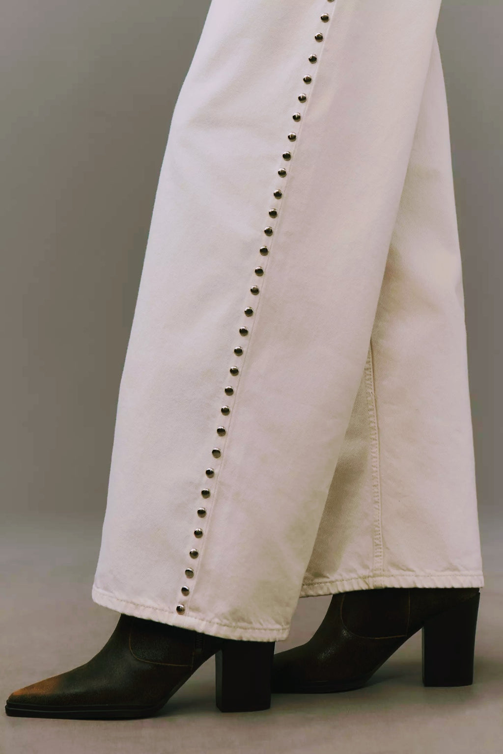 Stud emblissed White jeans